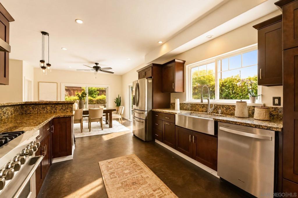 981 Robin Ct.
