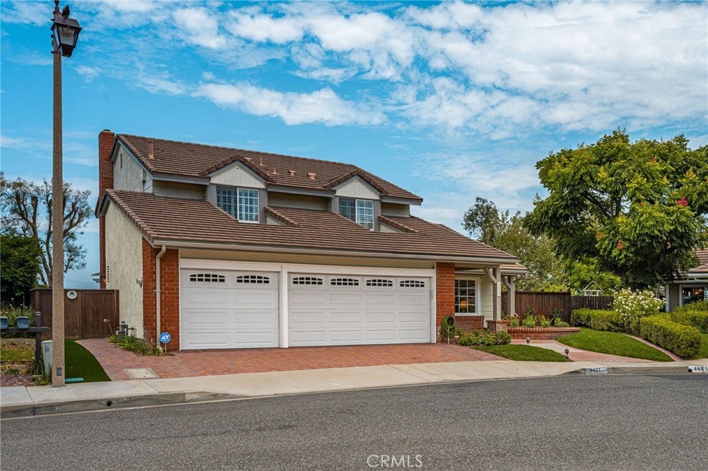 4431 E Olive Branch