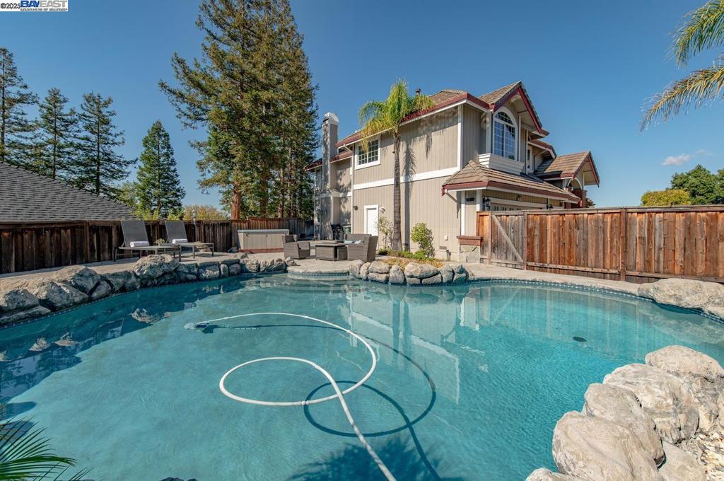 VINTAGE HEIGHTS - Residential