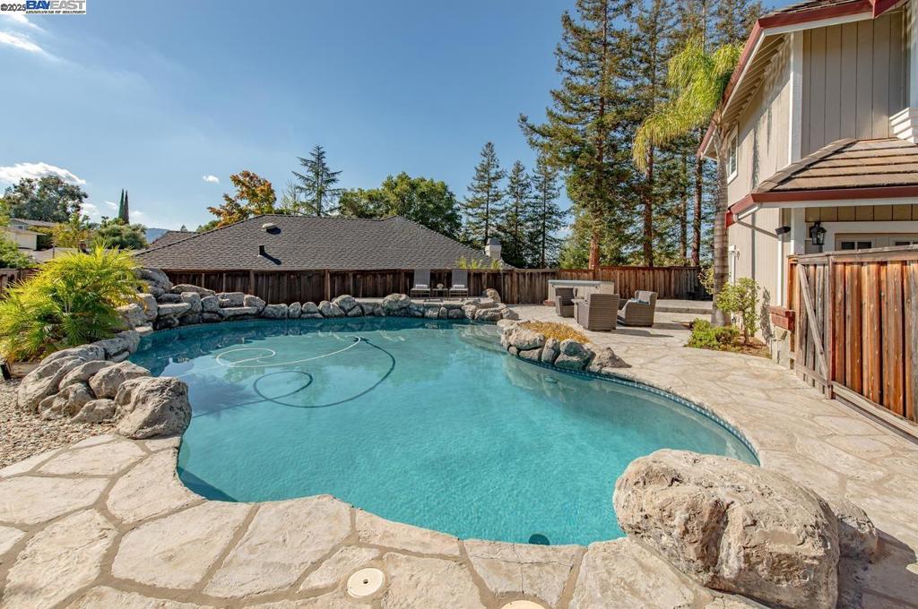 VINTAGE HEIGHTS - Residential