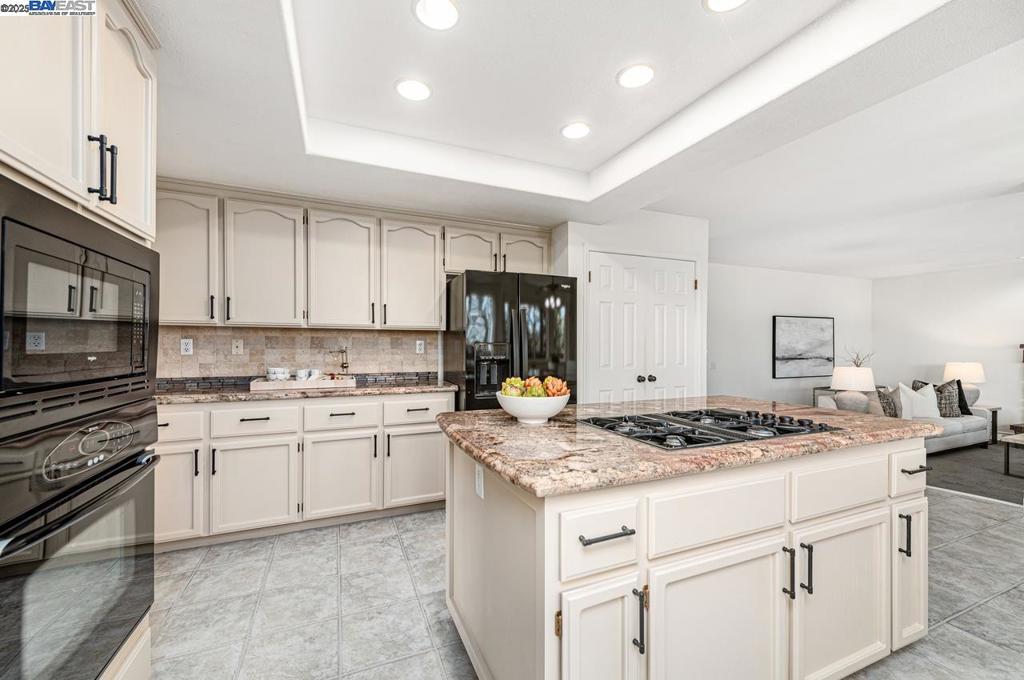 VINTAGE HEIGHTS - Residential