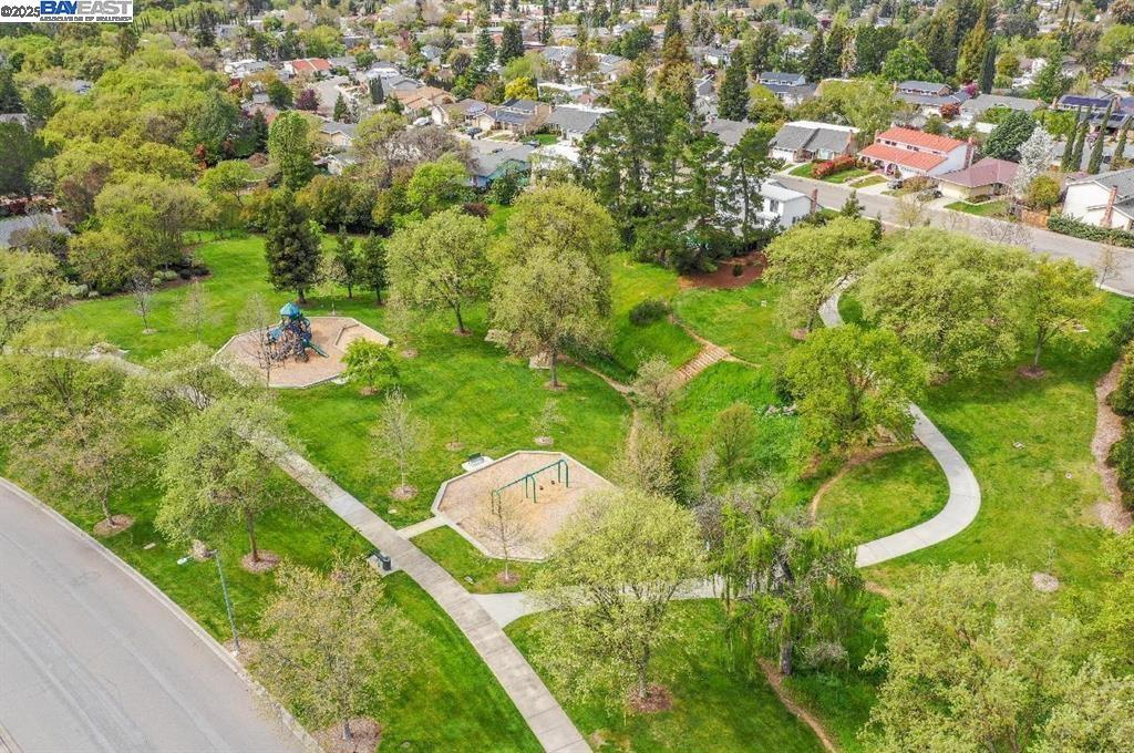 VINTAGE HEIGHTS - Residential