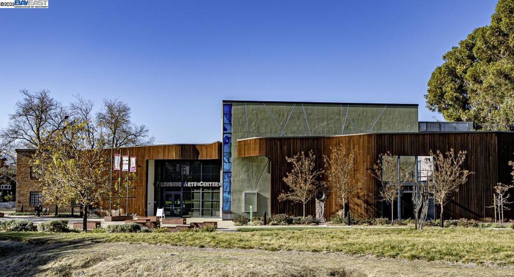 VINTAGE HEIGHTS - Residential