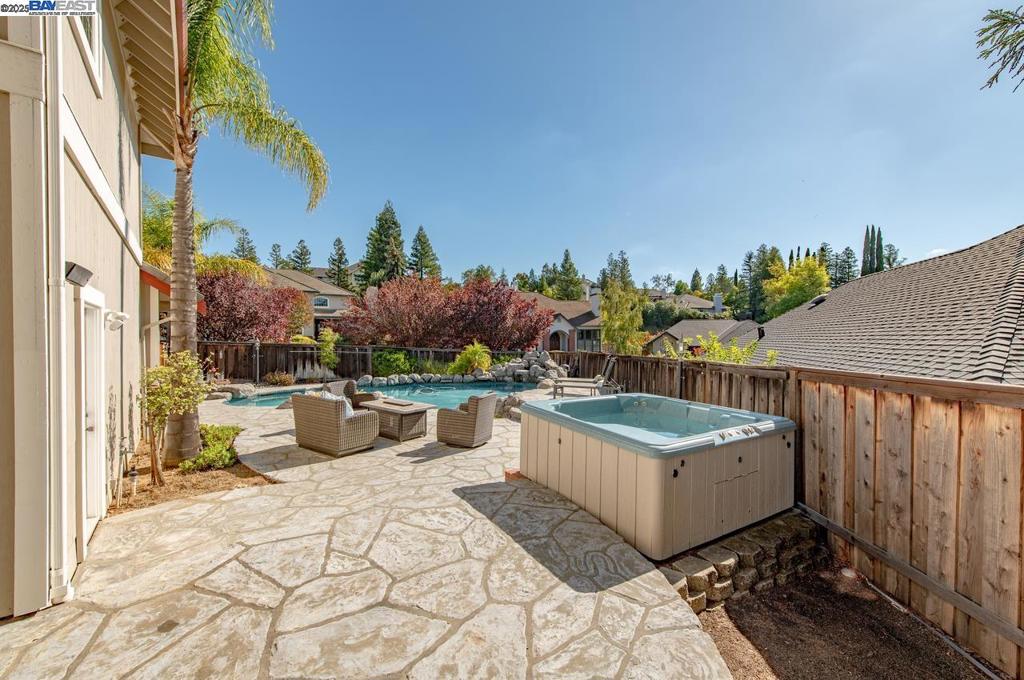 VINTAGE HEIGHTS - Residential