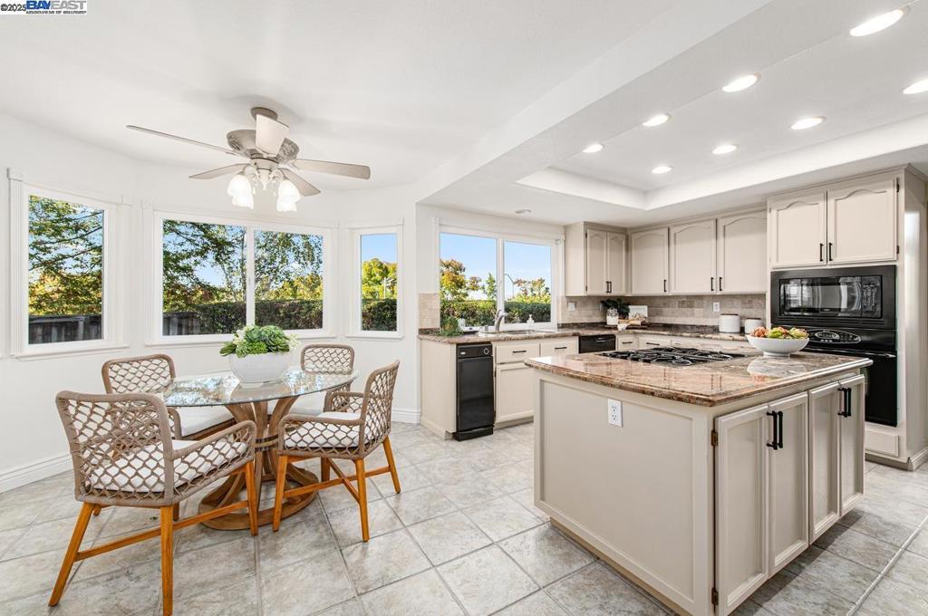 VINTAGE HEIGHTS - Residential