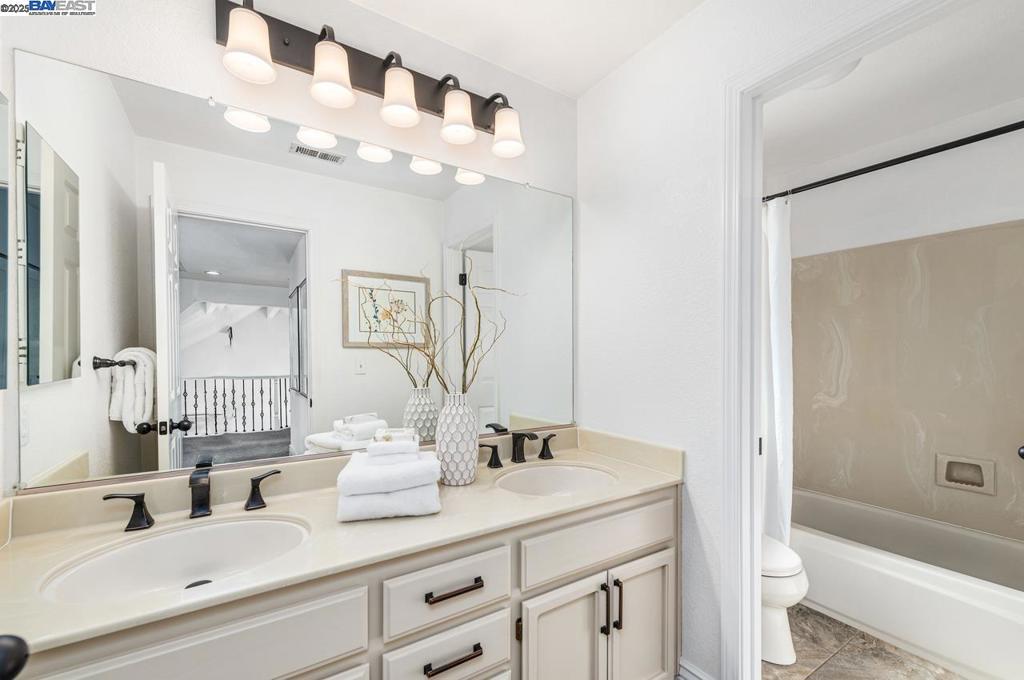 VINTAGE HEIGHTS - Residential