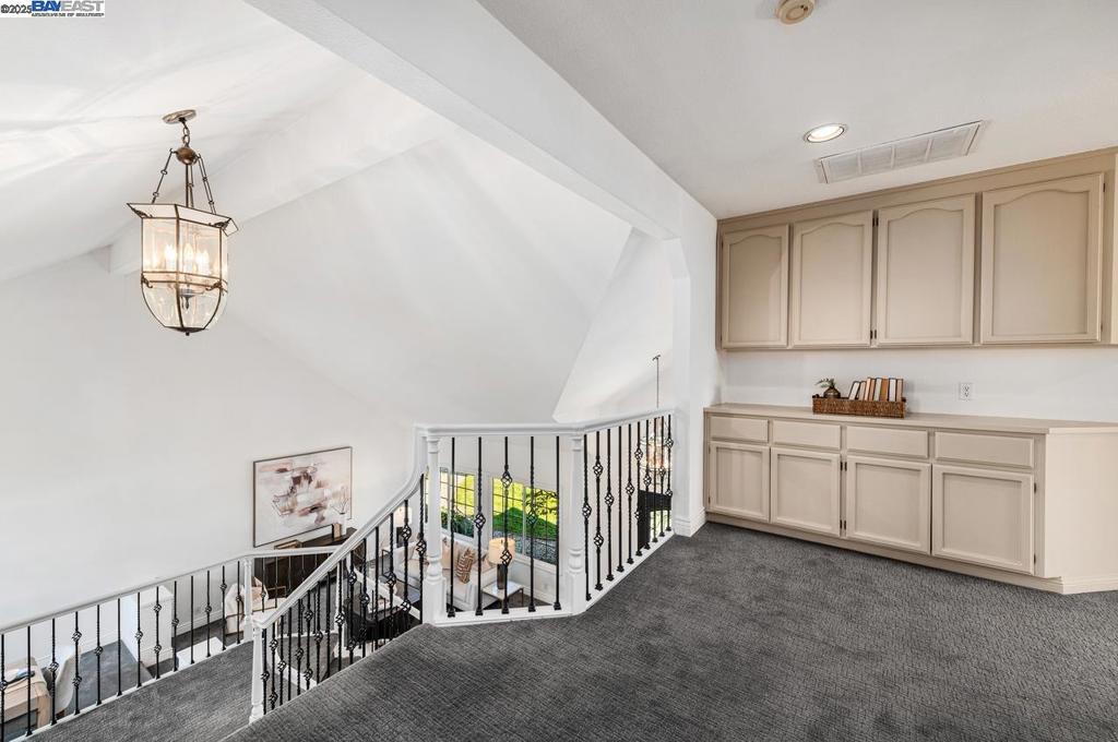 VINTAGE HEIGHTS - Residential