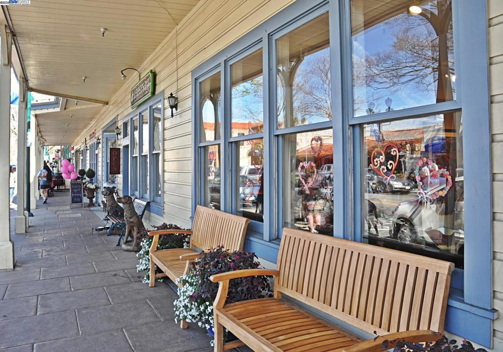 VINTAGE HEIGHTS - Residential