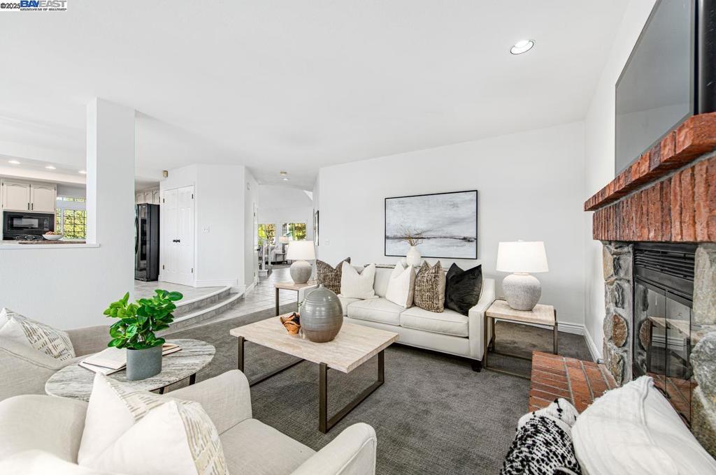 VINTAGE HEIGHTS - Residential