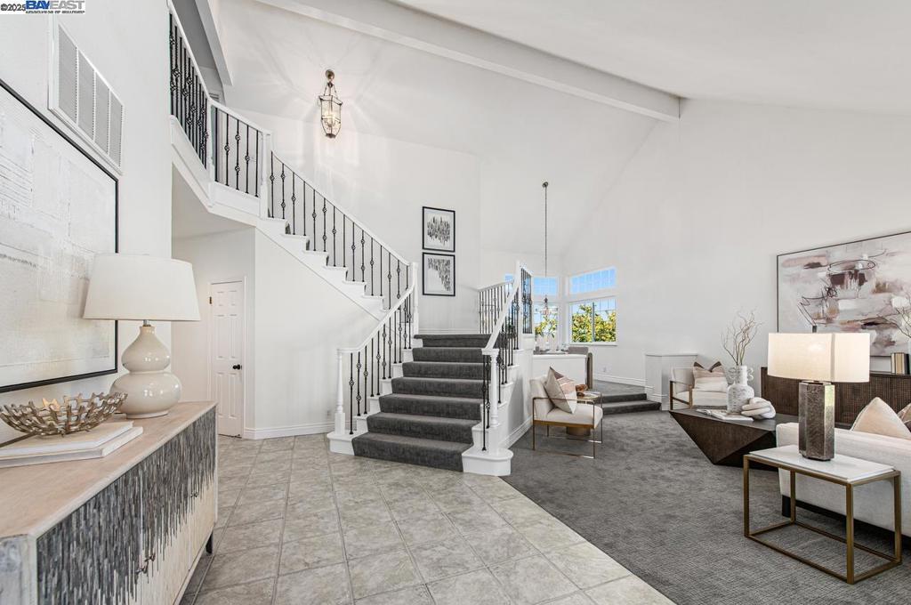 VINTAGE HEIGHTS - Residential