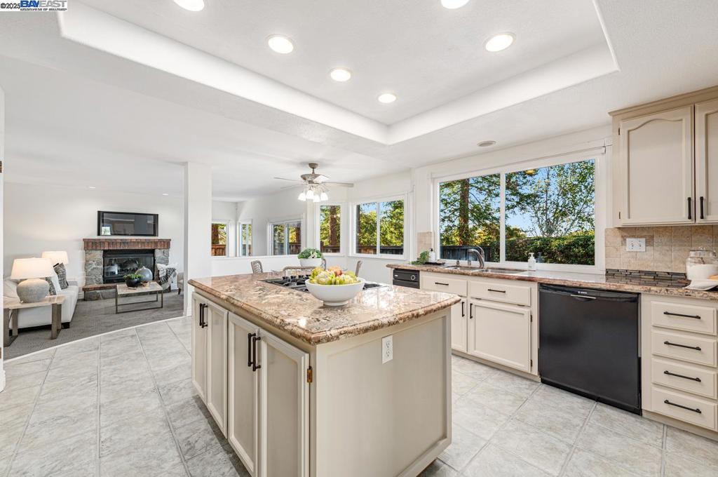 VINTAGE HEIGHTS - Residential