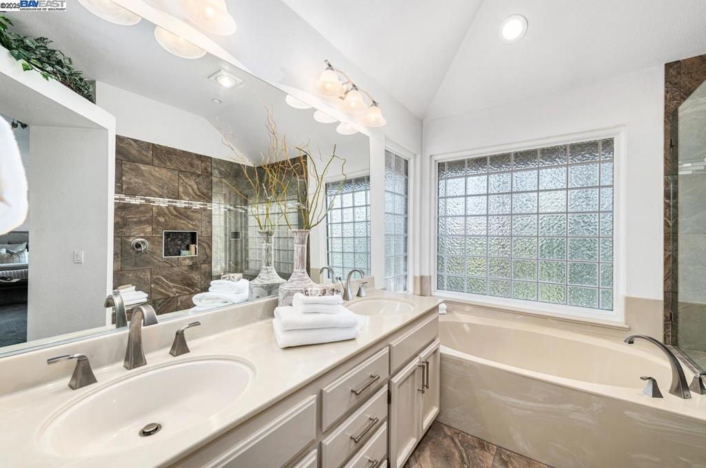 VINTAGE HEIGHTS - Residential