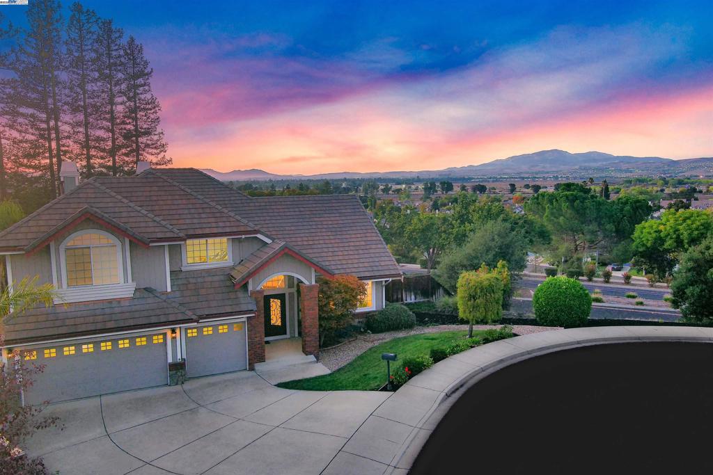 VINTAGE HEIGHTS - Residential