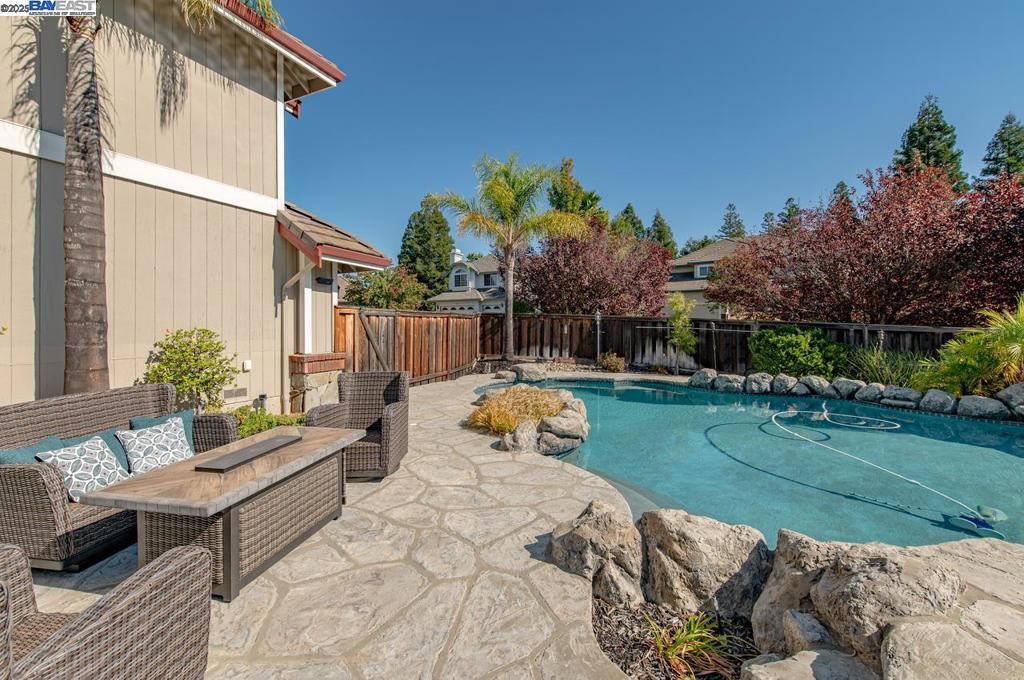 VINTAGE HEIGHTS - Residential