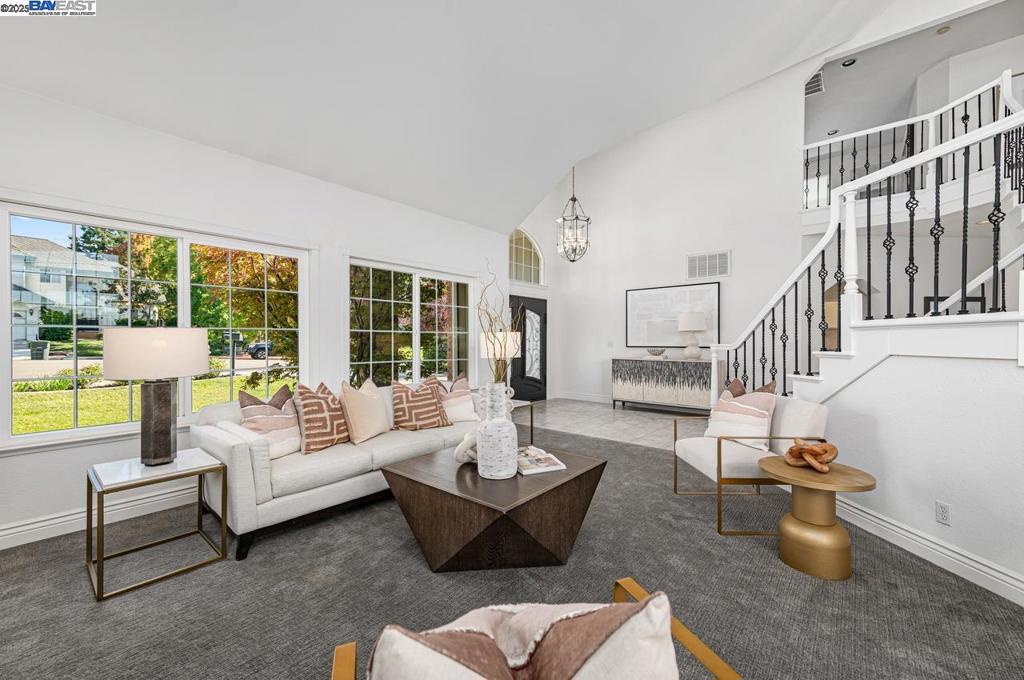 VINTAGE HEIGHTS - Residential