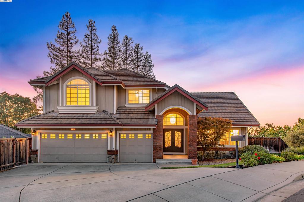 VINTAGE HEIGHTS - Residential