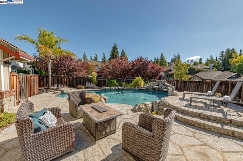 VINTAGE HEIGHTS - Residential