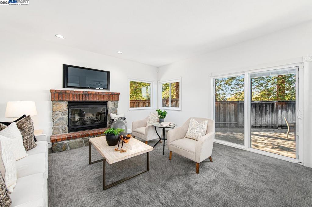 VINTAGE HEIGHTS - Residential