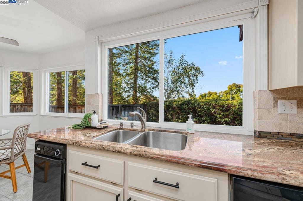 VINTAGE HEIGHTS - Residential