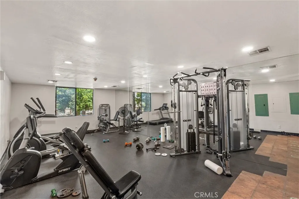 Long Beach, California 90802, United States, 2 Bedrooms Bedrooms, ,2 BathroomsBathrooms,Residential,Active,166564