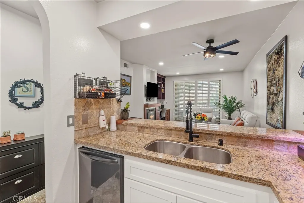 Long Beach, California 90802, United States, 2 Bedrooms Bedrooms, ,2 BathroomsBathrooms,Residential,Active,166564