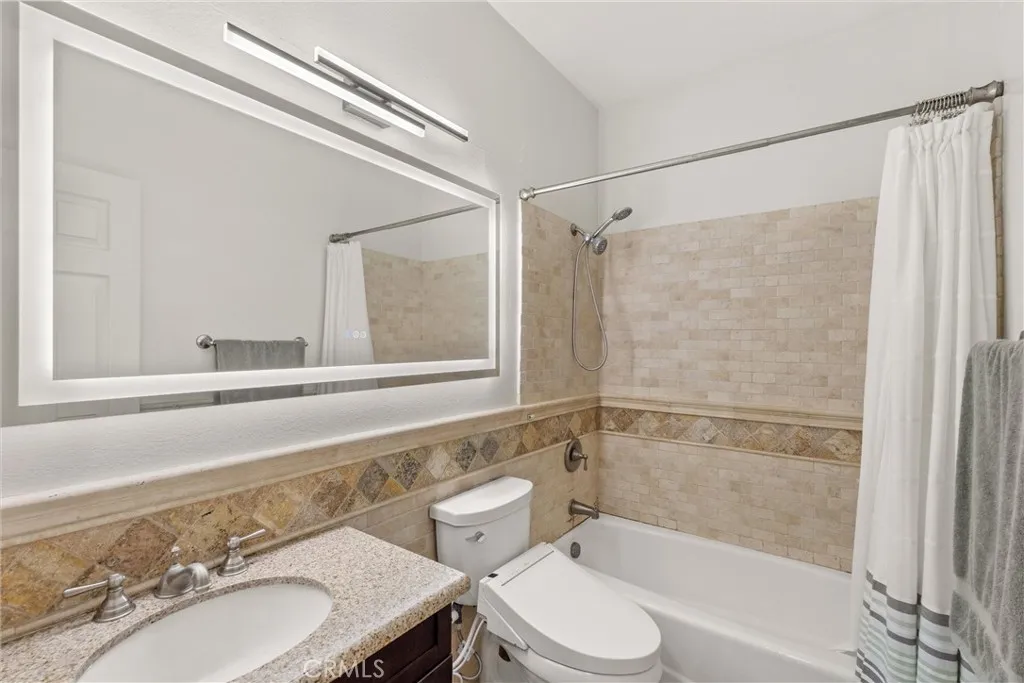 Long Beach, California 90802, United States, 2 Bedrooms Bedrooms, ,2 BathroomsBathrooms,Residential,Active,166564