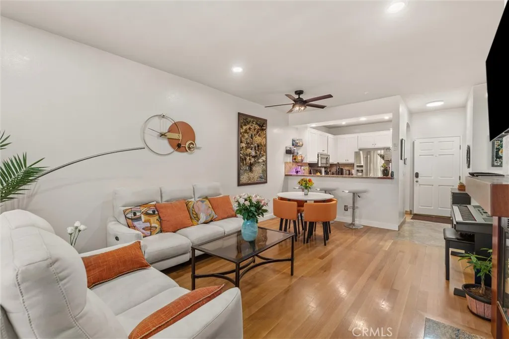 Long Beach, California 90802, United States, 2 Bedrooms Bedrooms, ,2 BathroomsBathrooms,Residential,Active,166564