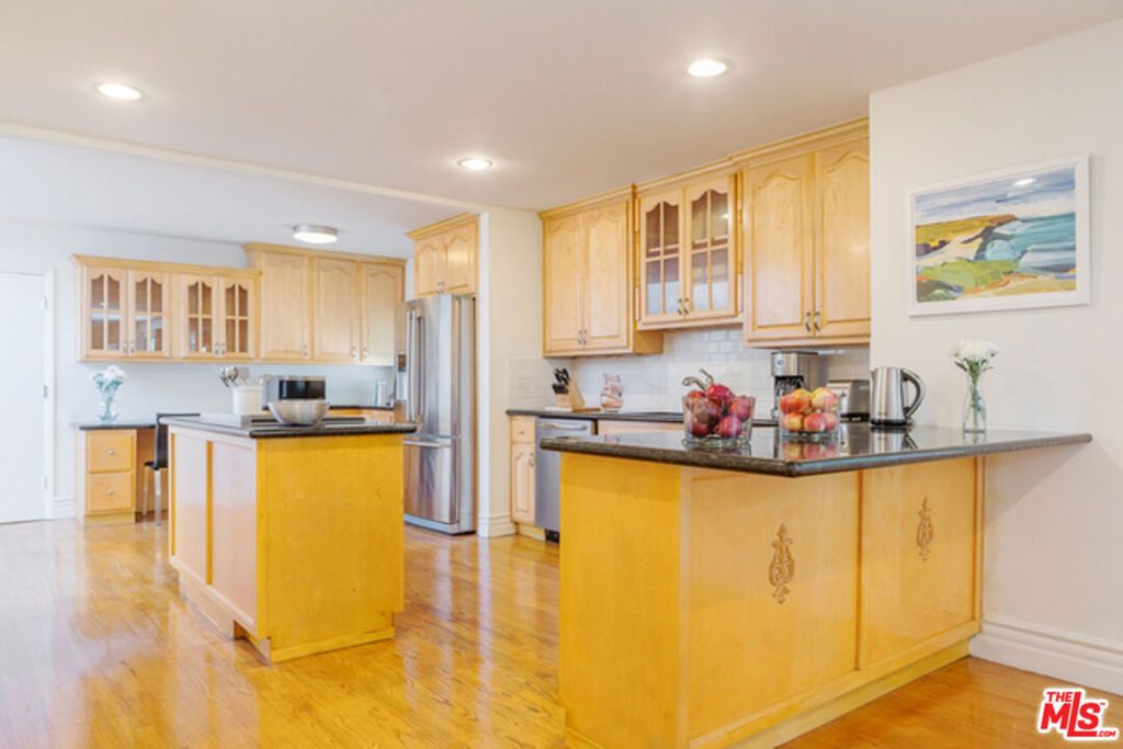 Photo of 110 N Barrington Avenue, Los Angeles, CA 90049 (MLS # 26692983)