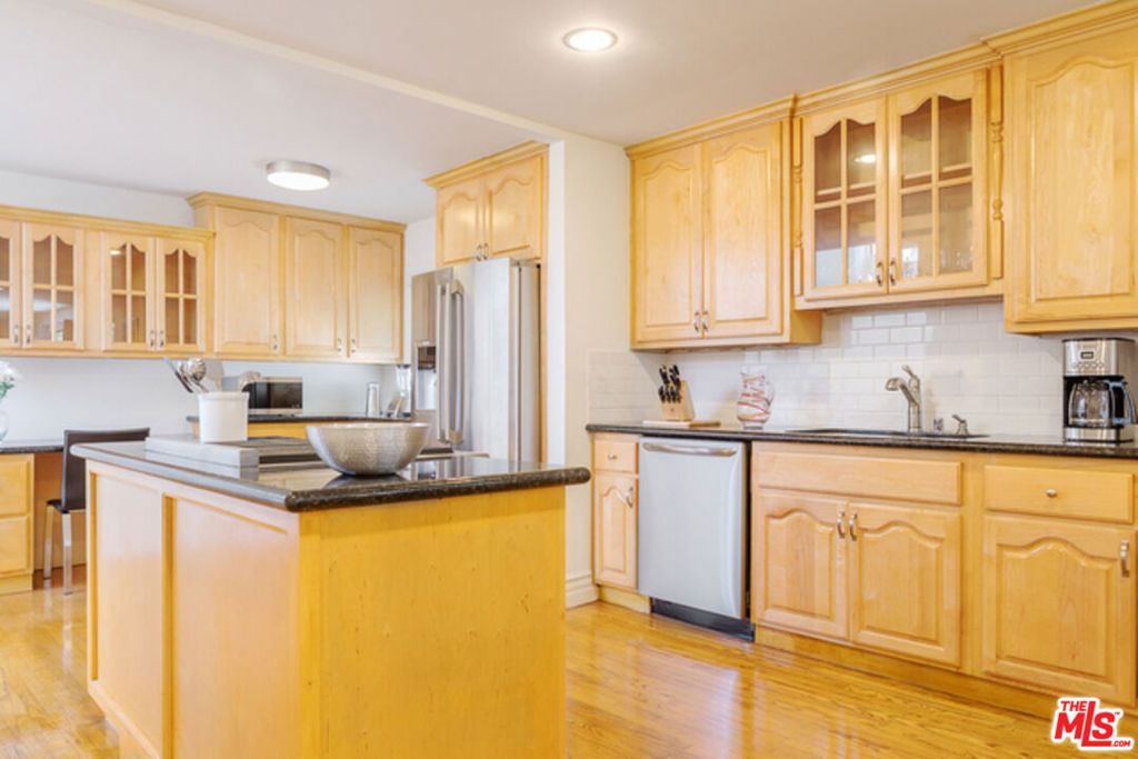 Photo of 110 N Barrington Avenue, Los Angeles, CA 90049 (MLS # 26692983)