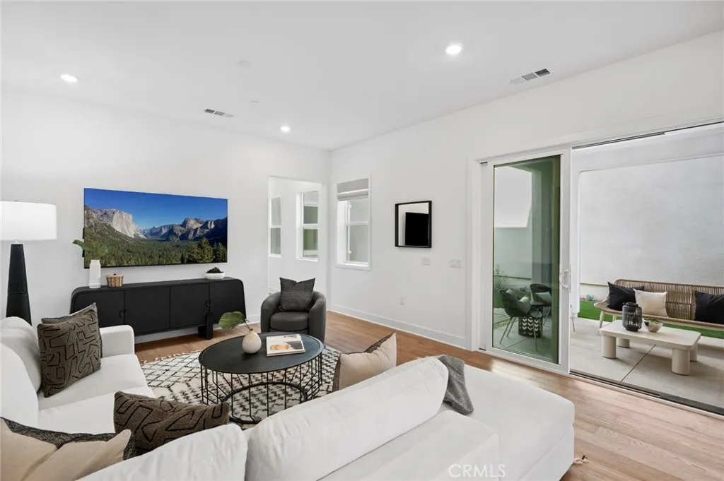 Irvine, California 92618, United States, 4 Bedrooms Bedrooms, ,5 BathroomsBathrooms,Residential,Active,158782