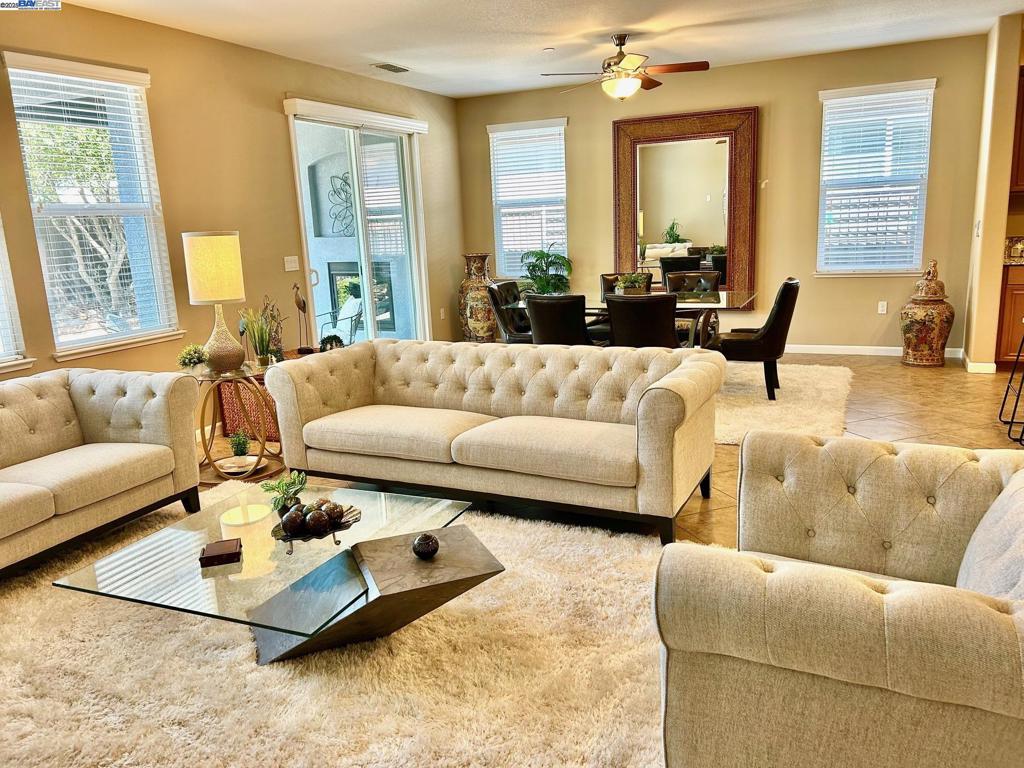 THE LAKES - Residential
