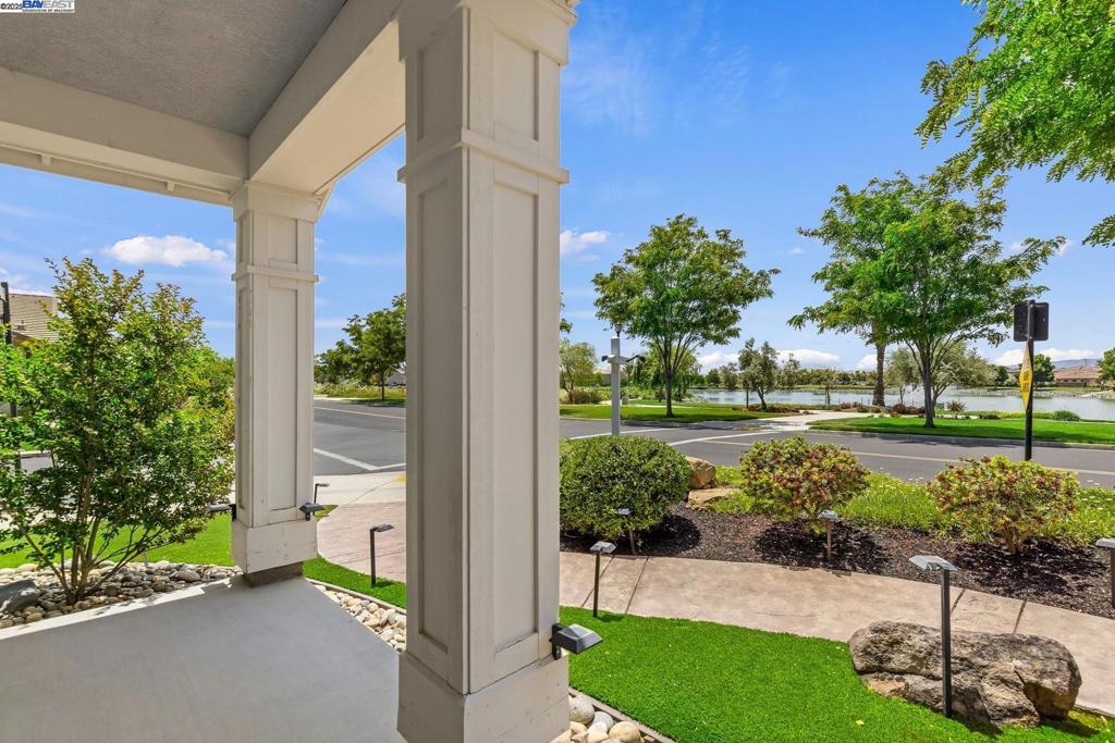THE LAKES - Residential