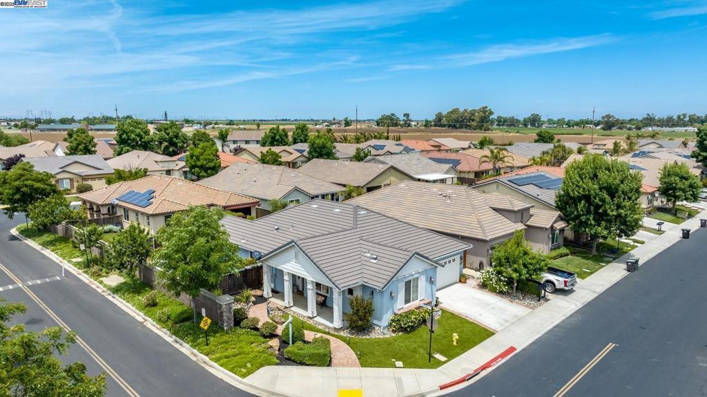 THE LAKES - Residential