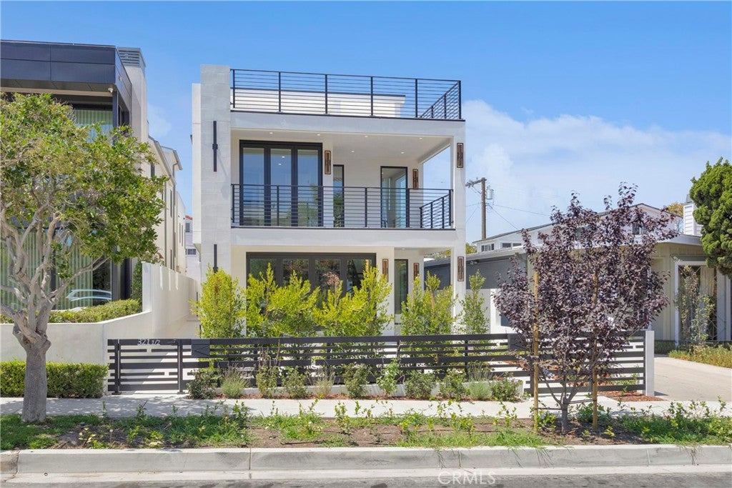 321 Larkspur Avenue 1/2 321 Larkspur Avenue 1/2