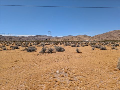 Photo of 13029 Harder Road, Lucerne Valley, CA 92356 (MLS # HD25220757)