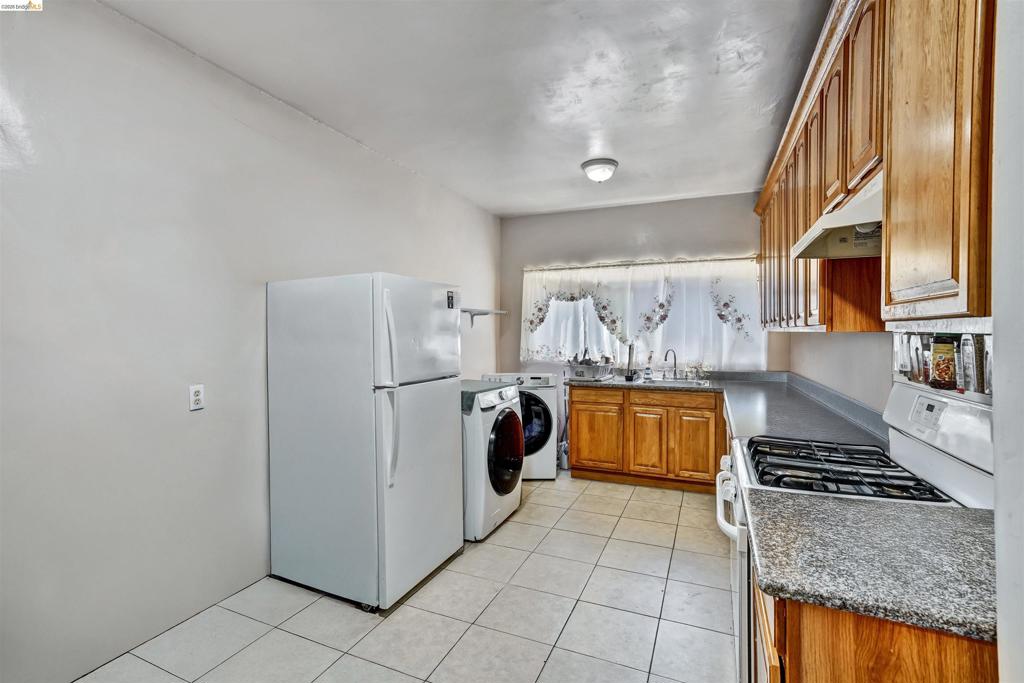 1390 Highland Blvd