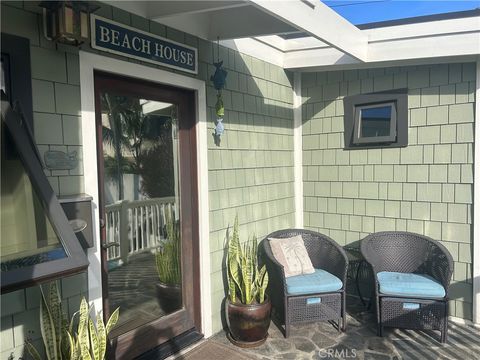 Photo of 609 1/2 Knob Hill Ave, Redondo Beach, CA 90277 (MLS # SB26020102)