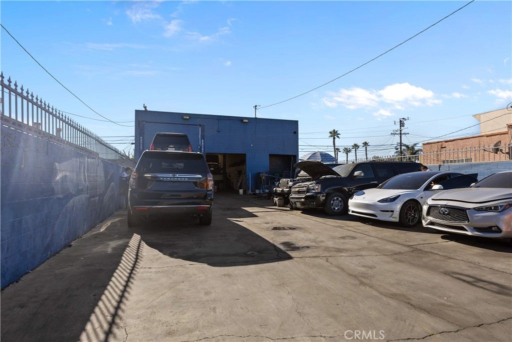 3846 W Imperial