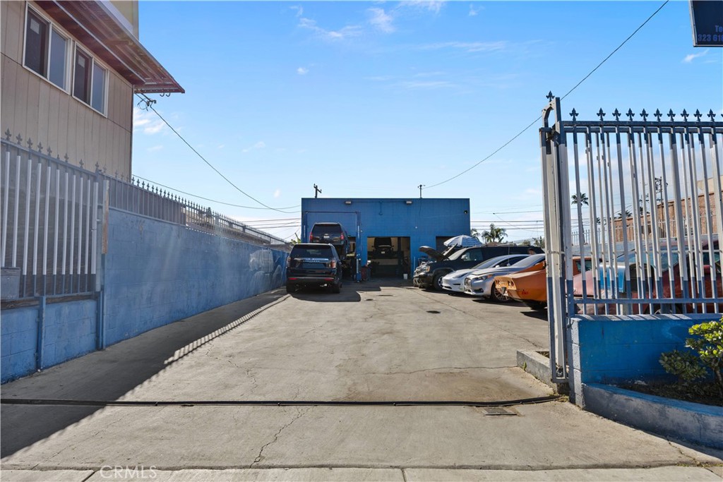 3846 W Imperial