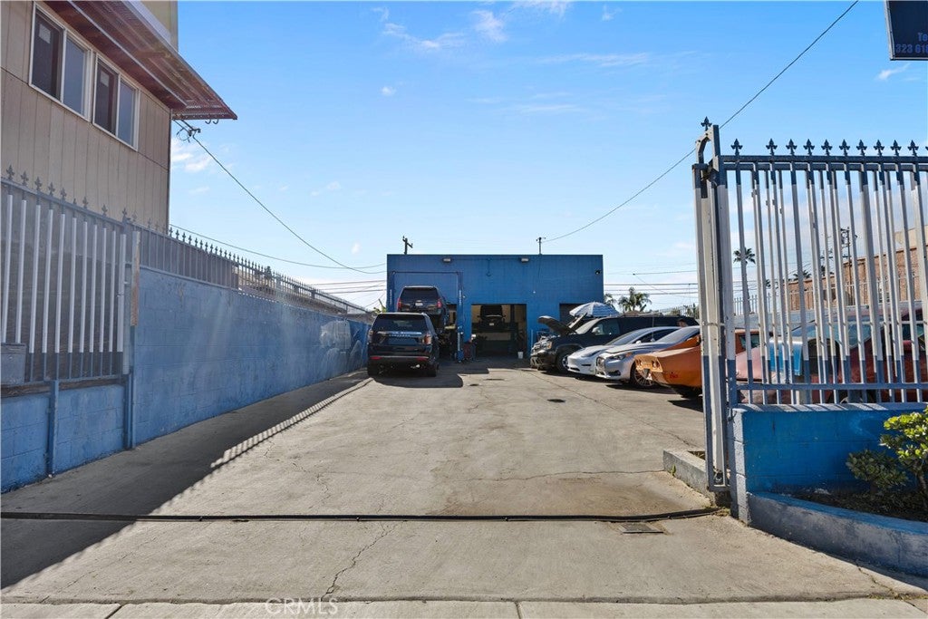 3846 W Imperial