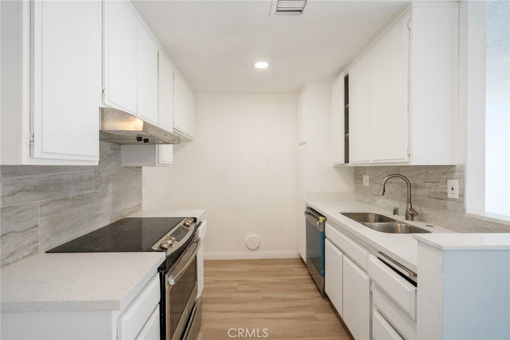 2300 S Hacienda Boulevard D4