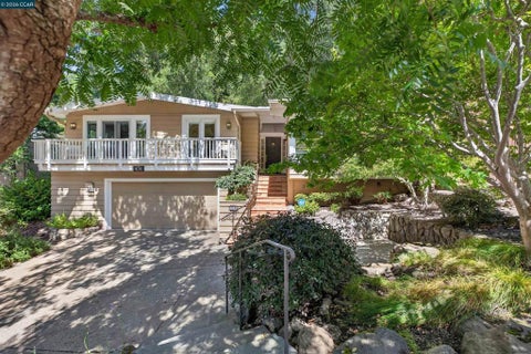 Photo of 456 Camino Sobrante, Orinda, CA 94563 (MLS # 41147358)