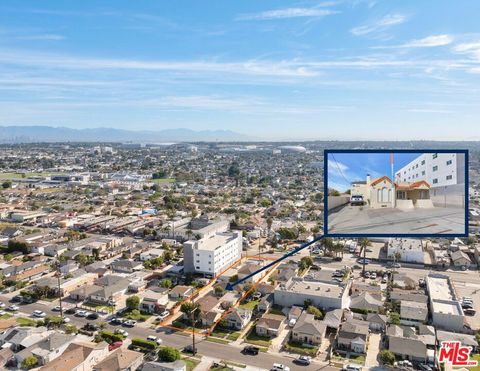 Photo of 10613 S Inglewood Avenue, Inglewood, CA 90304 (MLS # 26665827)