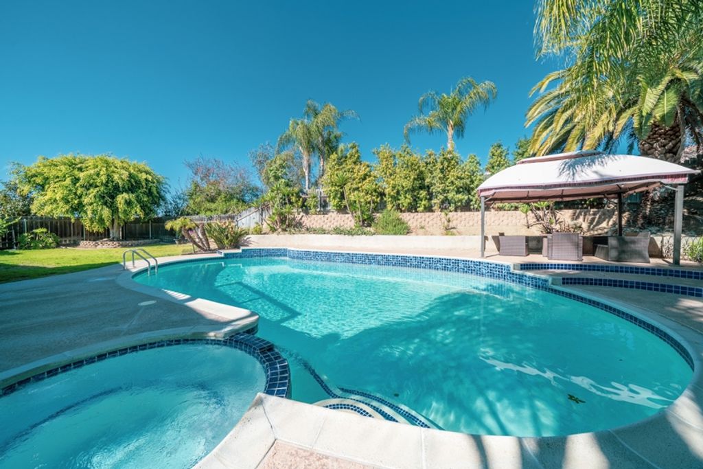 listing image 130722652286002040261