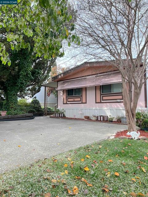 Photo of 198 Kona Cir Cir, Pittsburg, CA 94565 (MLS # 41127862)