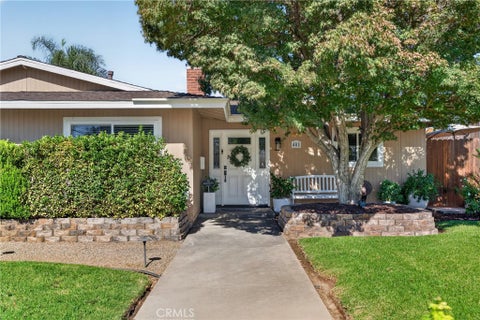 Photo of 401 Robinhood Lane, Redlands, CA 92373 (MLS # IG26190112)