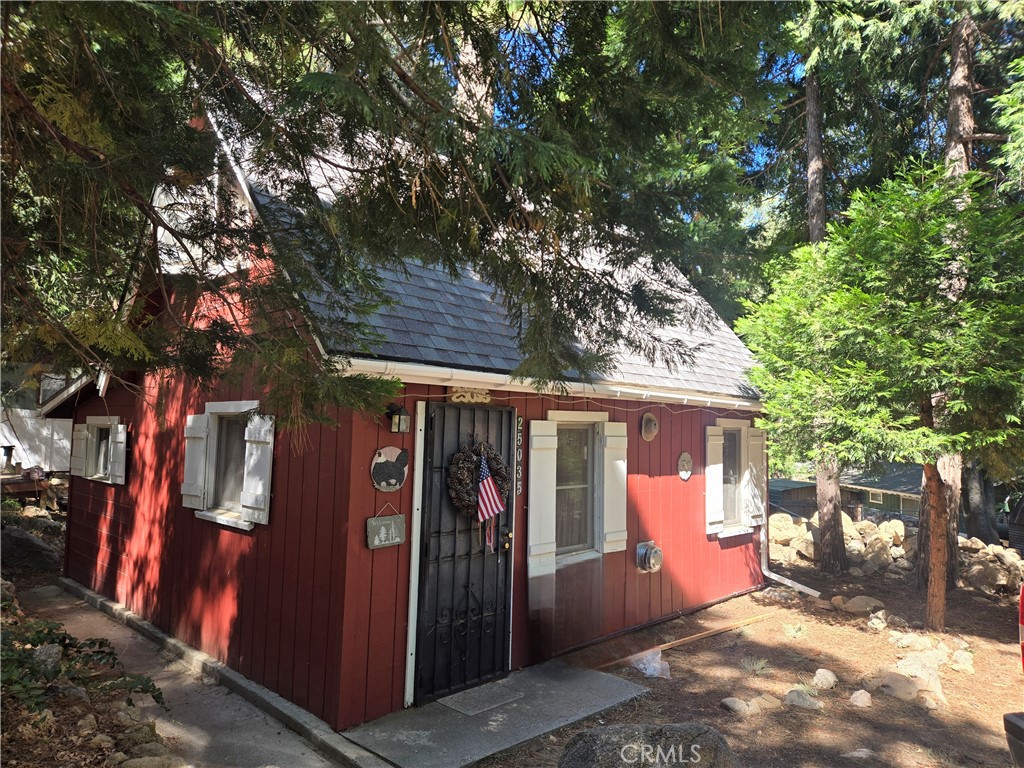 Cozy 1930s Cabin in the Woods – Full-Time Living or Weekend Escape, the choice is yours.
Tucked among the trees, this charming 1930s cabin offers a peaceful retreat with timeless character. With easy level entry, a main-level bedroom, and vintage details throughout, it's the perfect spot to unwind. Whether you're looking for a weekend getaway or a quiet place to call home full-time, this small but mighty home fits the bill. The large lot provides plenty of outdoor space for gardening, relaxing, or simply soaking up the mountain air. Propane-powered and surrounded by nature, this is a rare opportunity to enjoy simple living in a truly special setting.