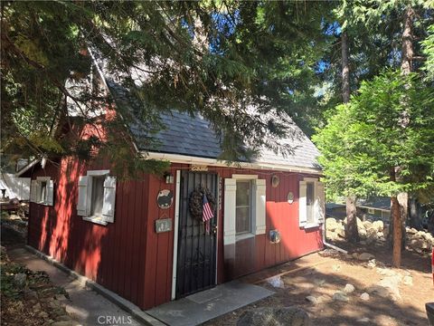 Photo of 25035 Moon Drive, Crestline, CA 92325 (MLS # IG25148125)