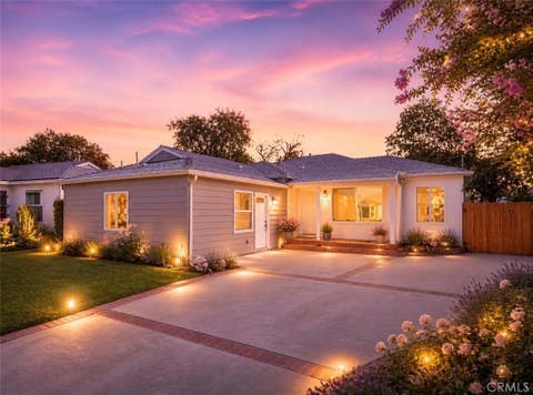 Photo of 6714 Jellico Ave, Lake Balboa, CA 91406 (MLS # SR26113407)