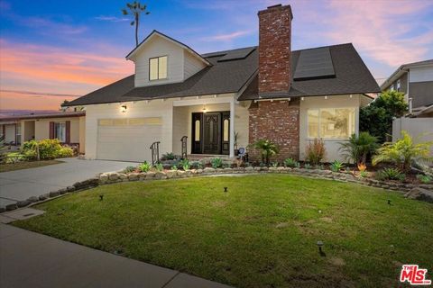 Photo of 7321 Westlawn Avenue, Los Angeles, CA 90045 (MLS # 26829649)